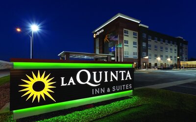 La Quinta Inn & Suites by Wyndham Wichita Airport