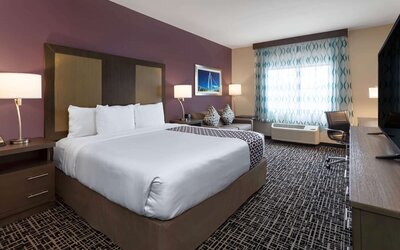 La Quinta Inn & Suites by Wyndham Wichita Airport