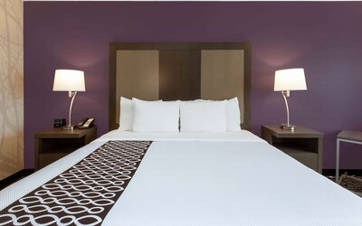 La Quinta Inn & Suites by Wyndham Wichita Airport