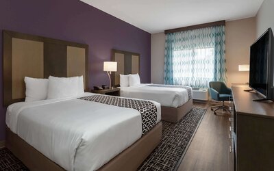 La Quinta Inn & Suites by Wyndham Wichita Airport