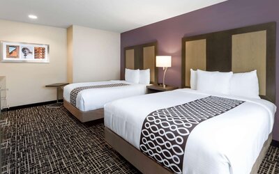 La Quinta Inn & Suites by Wyndham Wichita Airport