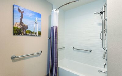 La Quinta Inn & Suites by Wyndham Wichita Airport