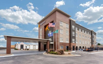 La Quinta Inn & Suites by Wyndham Wichita Airport