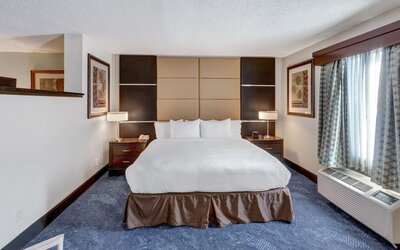DoubleTree by Hilton Hotel Wichita Airport