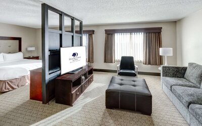 DoubleTree by Hilton Hotel Wichita Airport