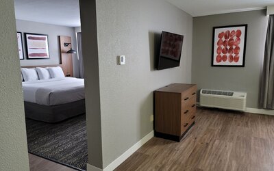 Hawthorn Extended Stay by Wyndham Wichita Airport