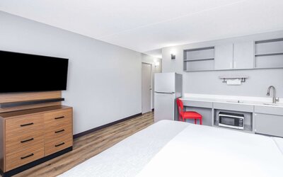 Hawthorn Extended Stay by Wyndham Wichita Airport
