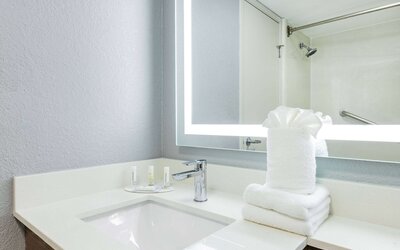Hawthorn Extended Stay by Wyndham Wichita Airport