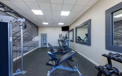 Hawthorn Extended Stay by Wyndham Wichita Airport