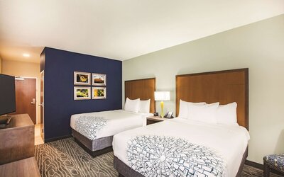La Quinta Inn & Suites by Wyndham Wichita Northeast