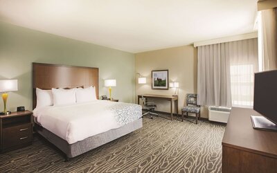 La Quinta Inn & Suites by Wyndham Wichita Northeast