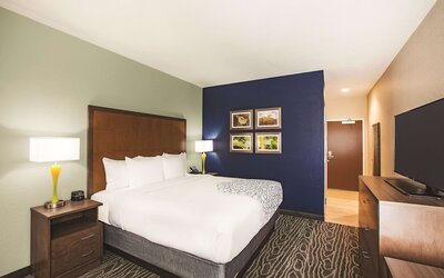 La Quinta Inn & Suites by Wyndham Wichita Northeast
