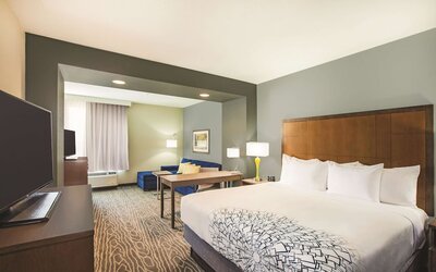 La Quinta Inn & Suites by Wyndham Wichita Northeast