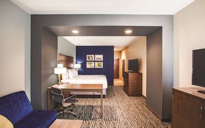 La Quinta Inn & Suites by Wyndham Wichita Northeast