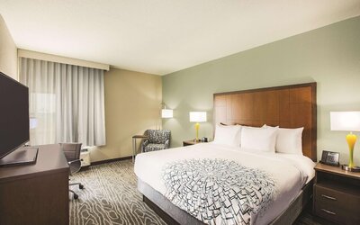 La Quinta Inn & Suites by Wyndham Wichita Northeast