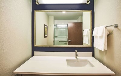 La Quinta Inn & Suites by Wyndham Wichita Northeast