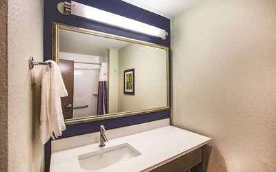 La Quinta Inn & Suites by Wyndham Wichita Northeast