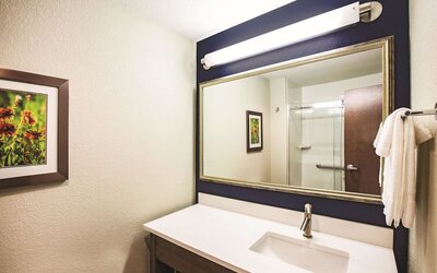 La Quinta Inn & Suites by Wyndham Wichita Northeast