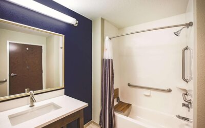La Quinta Inn & Suites by Wyndham Wichita Northeast
