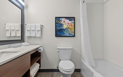Everhome Suites Wichita Northeast by Choice Hotels