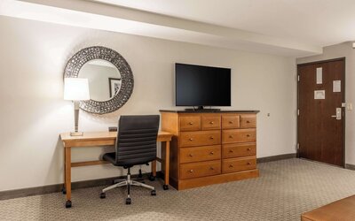 Drury Plaza Hotel Broadview - Wichita