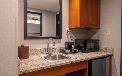Drury Plaza Hotel Broadview - Wichita