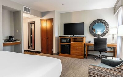 Drury Plaza Hotel Broadview - Wichita