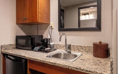 Drury Plaza Hotel Broadview - Wichita