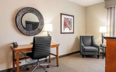 Drury Plaza Hotel Broadview - Wichita