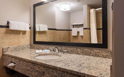 Drury Plaza Hotel Broadview - Wichita