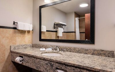 Drury Plaza Hotel Broadview - Wichita