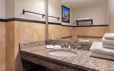 Drury Plaza Hotel Broadview - Wichita