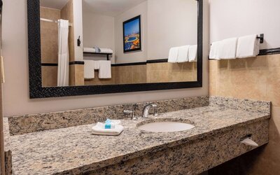 Drury Plaza Hotel Broadview - Wichita