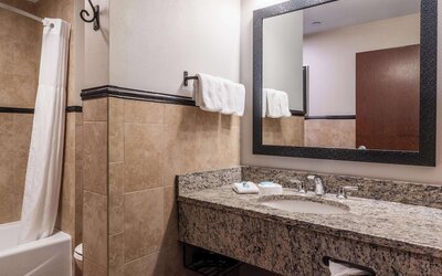 Drury Plaza Hotel Broadview - Wichita