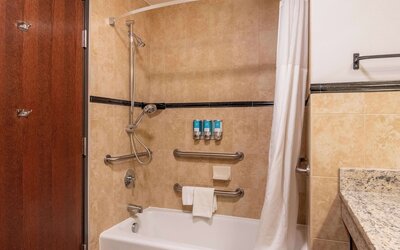 Drury Plaza Hotel Broadview - Wichita