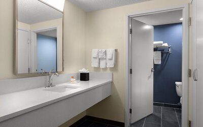 Courtyard by Marriott Winston-Salem Hanes Mall