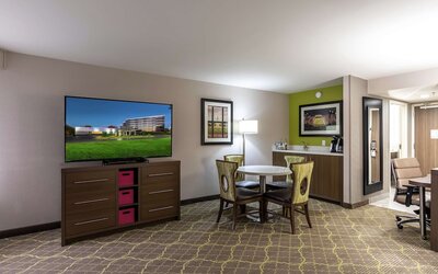 DoubleTree by Hilton Winston Salem - University
