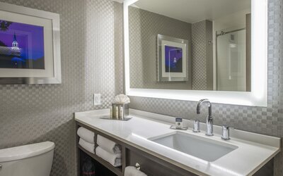 DoubleTree by Hilton Winston Salem - University