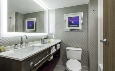 DoubleTree by Hilton Winston Salem - University