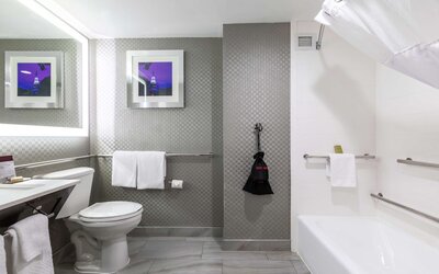 DoubleTree by Hilton Winston Salem - University