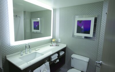 DoubleTree by Hilton Winston Salem - University