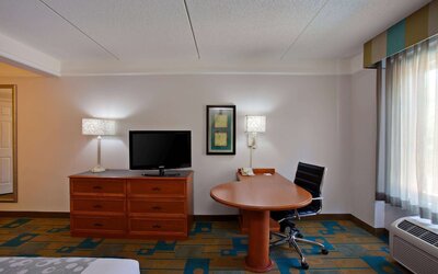 La Quinta Inn & Suites by Wyndham Winston-Salem