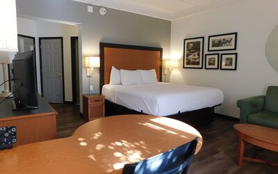 La Quinta Inn & Suites by Wyndham Winston-Salem