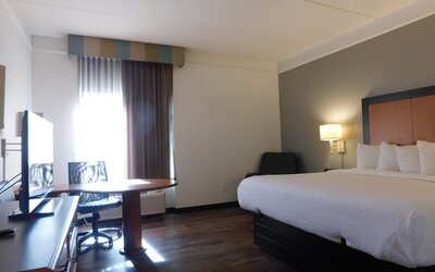 La Quinta Inn & Suites by Wyndham Winston-Salem