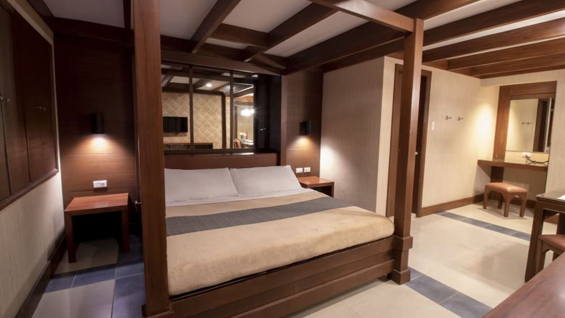 Spacious king room at Victoria Court San Fernando.