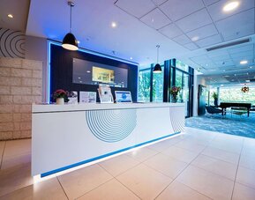 Novotel London West