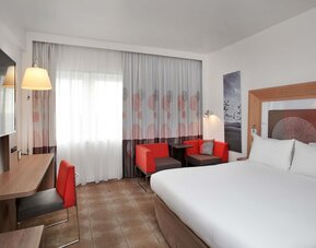 Novotel London West