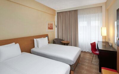 Novotel London West