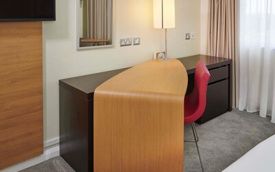 Novotel London West