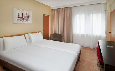 Novotel London West